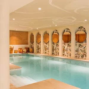**** Отель Bloom House & Франция